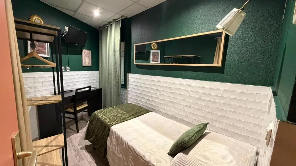 Chambre simple — Hôtel de la Comédie, centre de Montpellier (3)