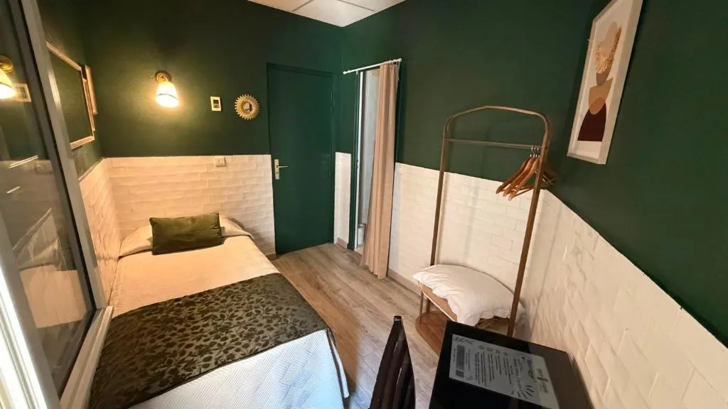Chambre simple — Hôtel de la Comédie, centre de Montpellier (4)