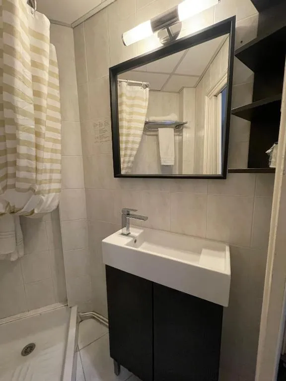 Chambre simple — Hôtel de la Comédie, centre de Montpellier (7)